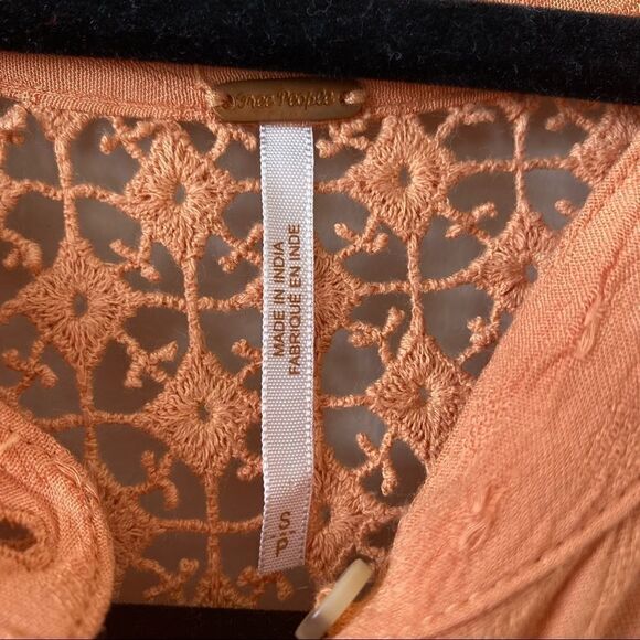 FREE People-The Perfect Lace Back Button Down Peach (Size:Small) - Picture 12 of 12
